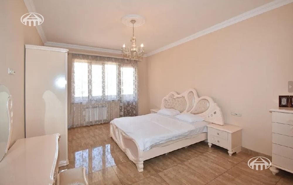Բնակարան · 5 սեն. · 370 մ² · Կենտրոն — Լուսանկար 9 / 22