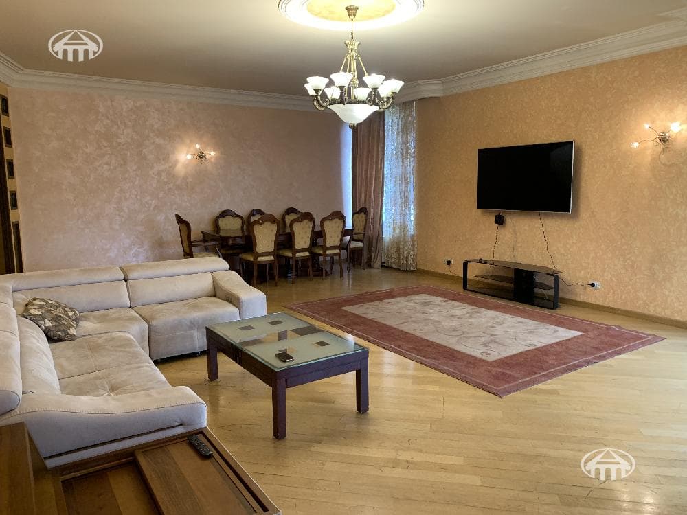 Apartment · 4 rooms · 192 m² · Kentron