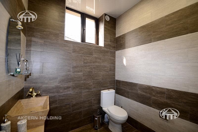 House · 6 rooms · 210 m² · Arabkir