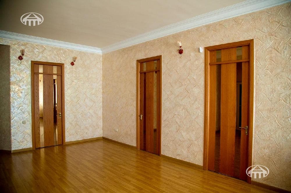 Առանձնատուն · 6 սեն. · 423 մ² · Պտղնի