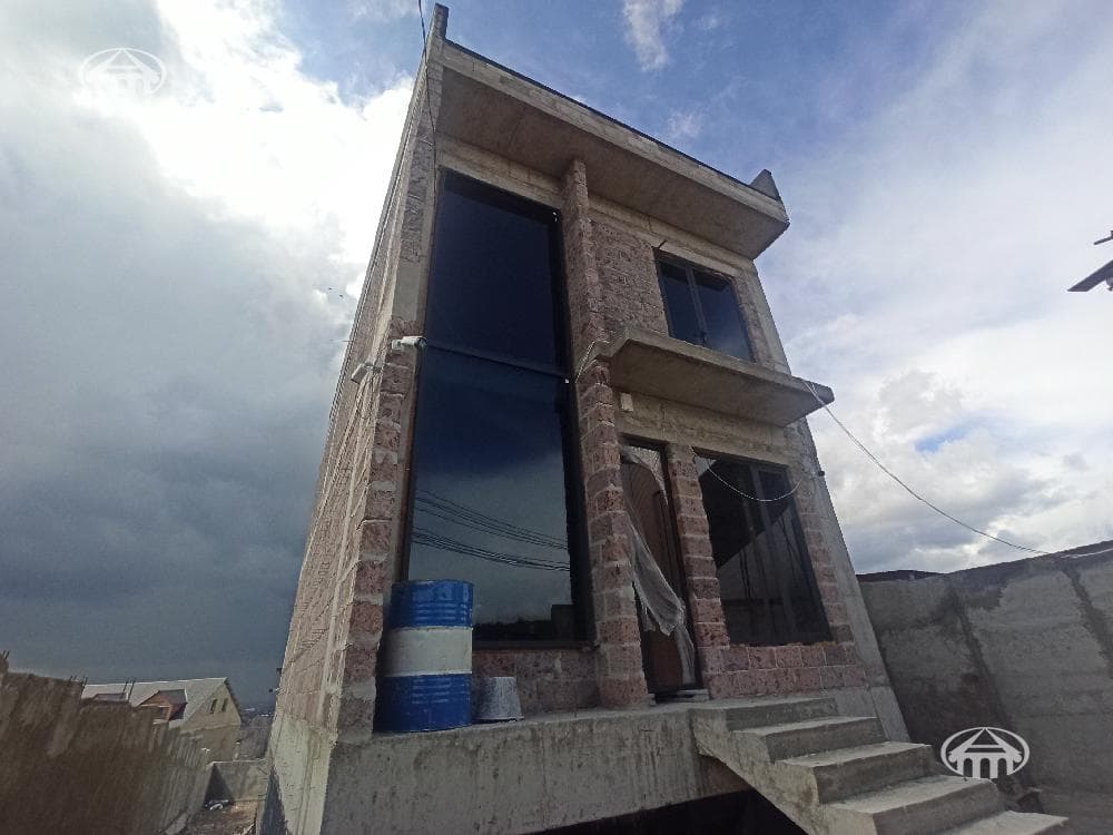 Особняк · 250 м² · с. Ариндж