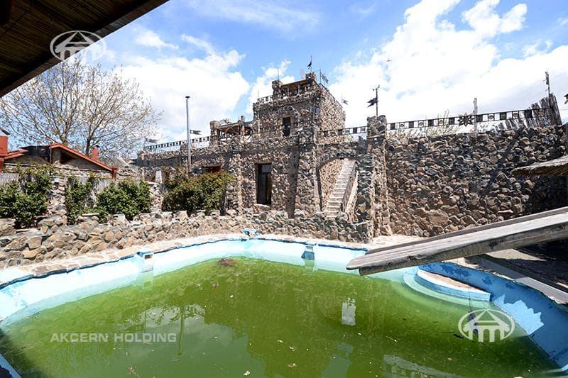 Mansion · 5 rooms · 210 m² · Garni