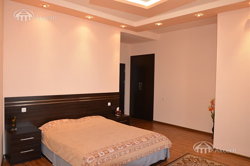 Дом · 8 комн. · 530 м² · Арабкир