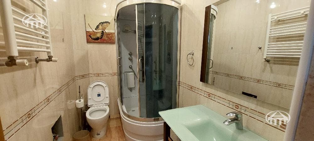 Բնակարան · 4 սեն. · 184 մ² · Կենտրոն
