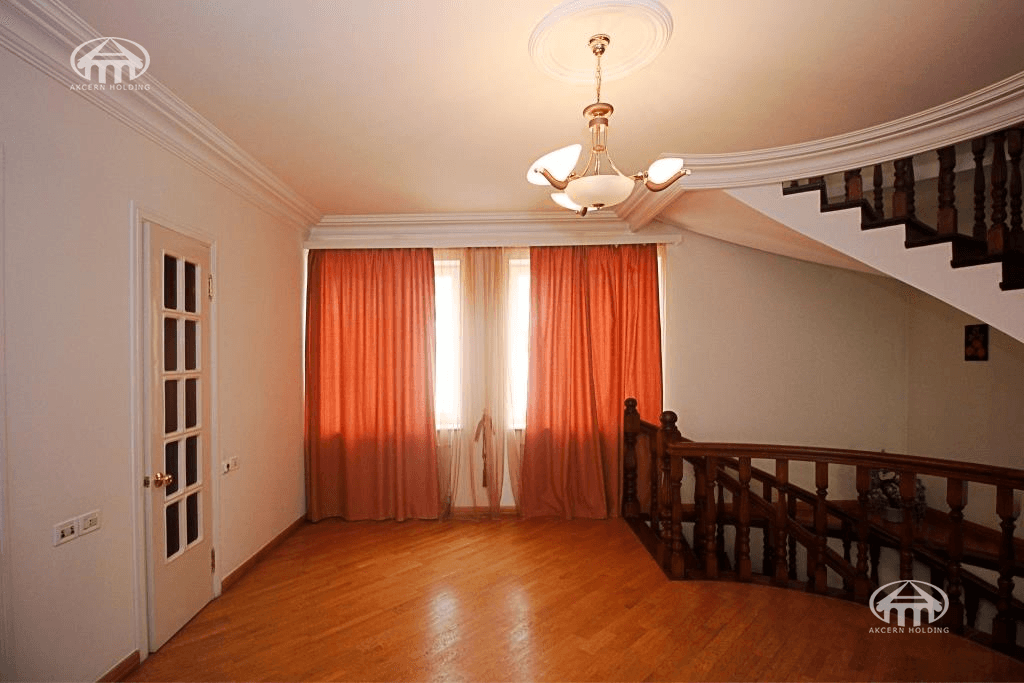 Дом · 8 комн. · 675 м² · Арабкир