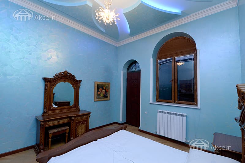Առանձնատուն · 7 սեն. · 680 մ² · Կենտրոն