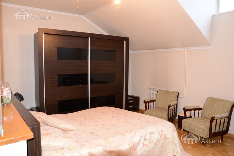 House · 6 rooms · 250 m² · Arabkir