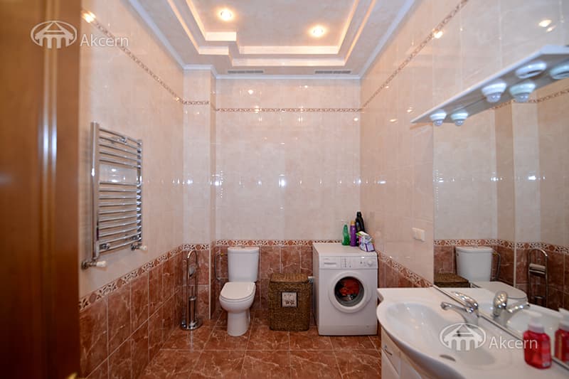 Mansion · 5 rooms · 440 m² · Avan