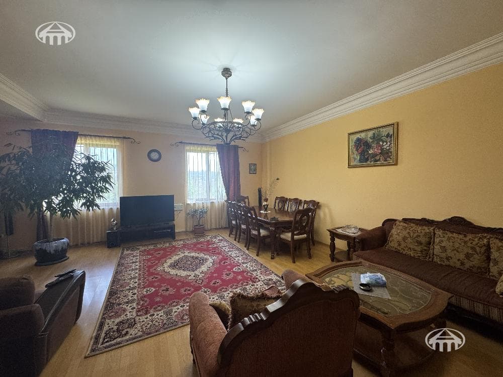 Особняк · 7 комн. · 335 м² · Дзорахпюр