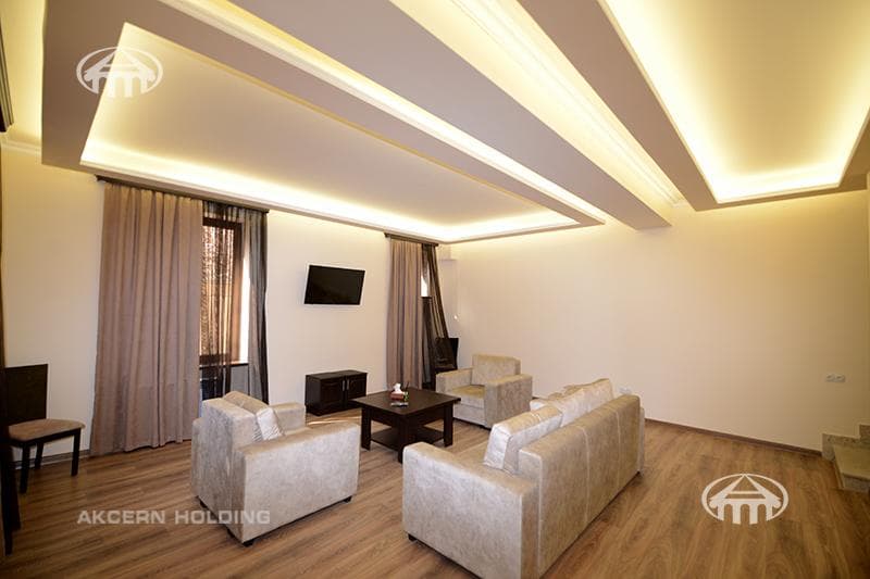 House · 6 rooms · 210 m² · Arabkir
