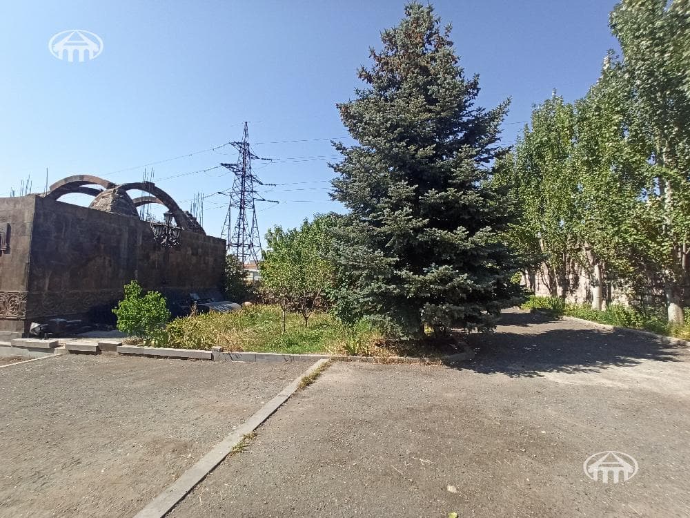 House · 8 rooms · 459 m² · Nor Nork