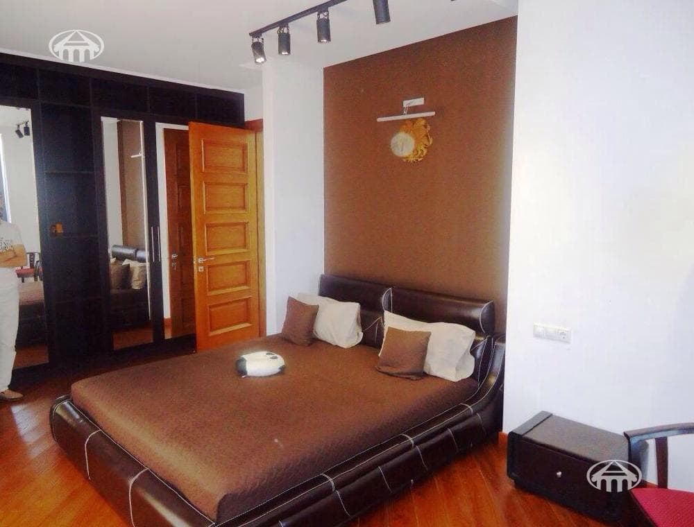 Mansion · 5 rooms · 1,014 m² · Vahagni