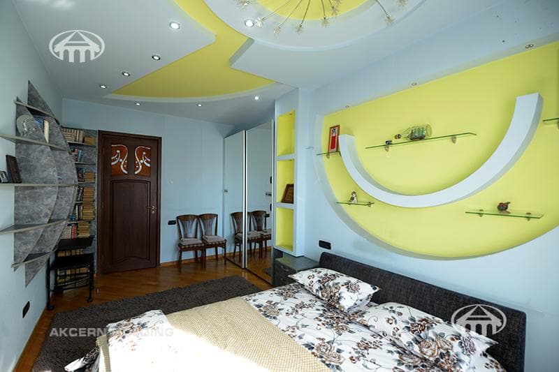 Квартира · 4 комн. · 160 м² · Кентрон