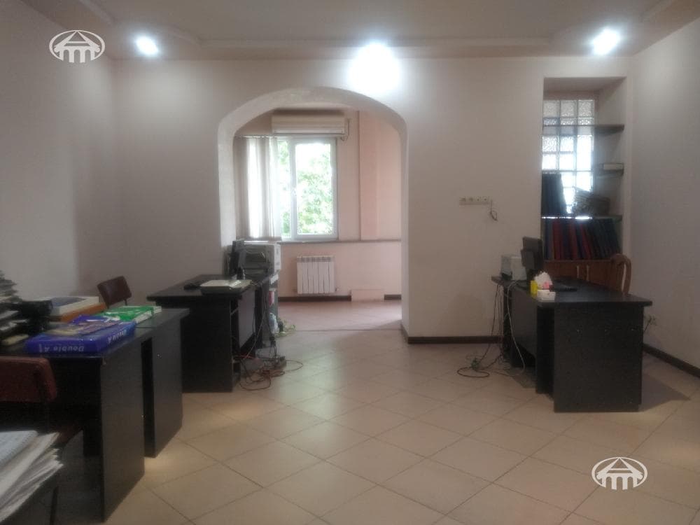 Office · 102 m² · Kentron