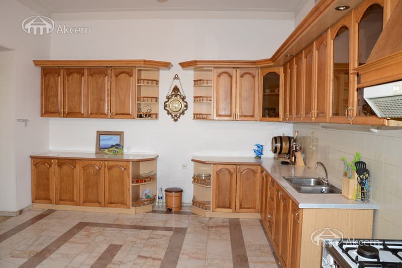 House · 8 rooms · 840 m² · Nork-Marash