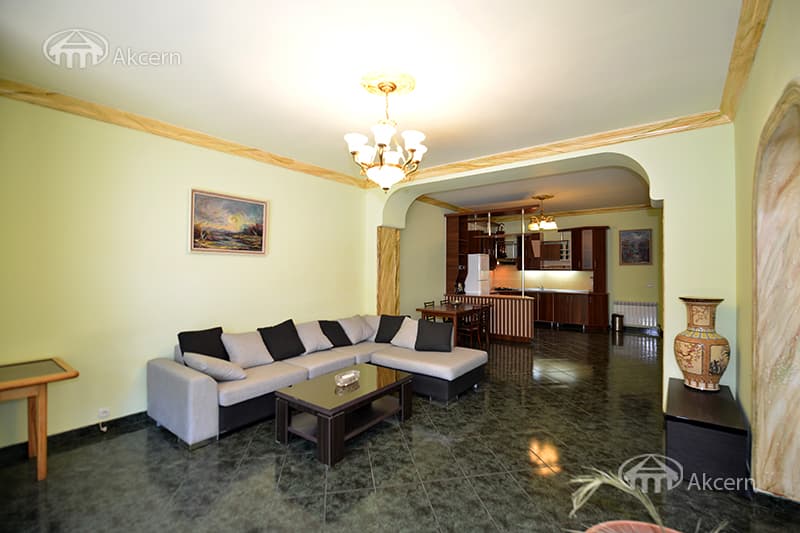 Квартира · 3 комн. · 140 м² · Арабкир