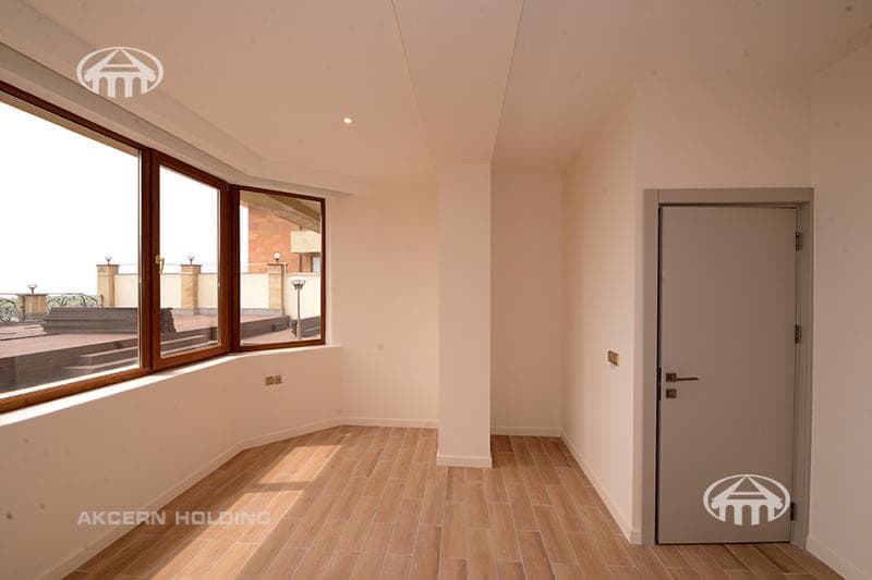 Квартира · 3 комн. · 107 м² · Кентрон
