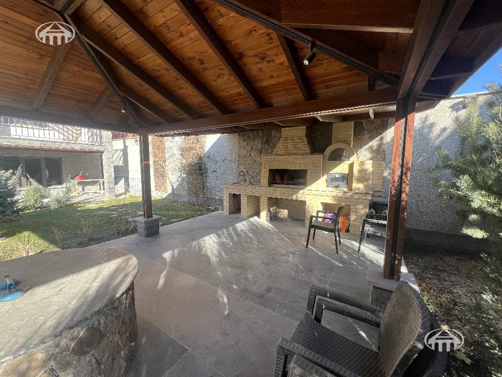 Առանձնատուն · 5 սեն. · 551 մ² · Դավթաշեն