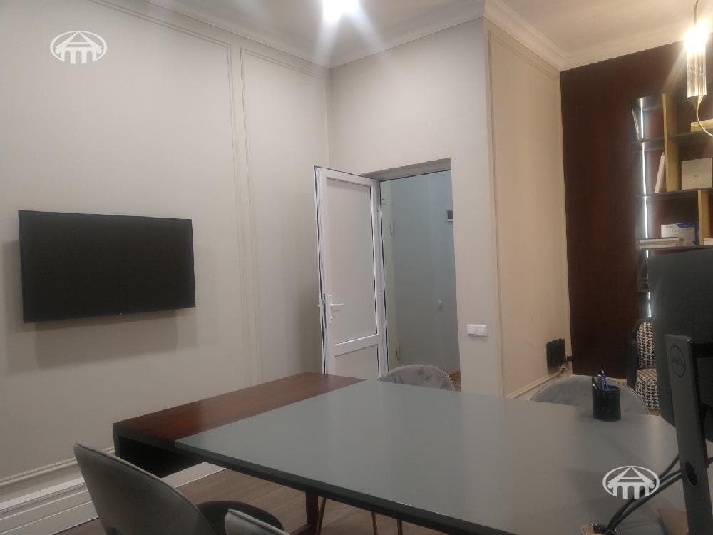 Office · 76 m² · Kentron