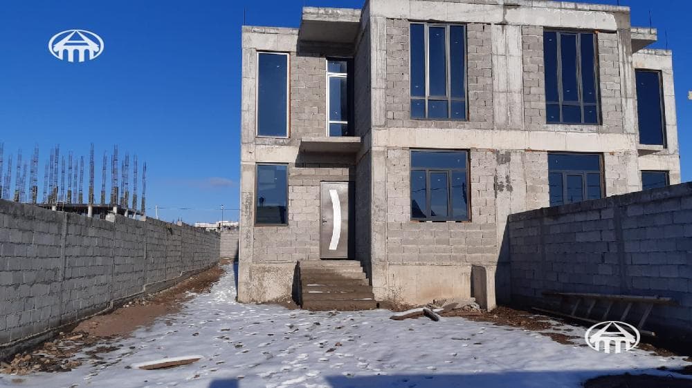 Թաունհաուս · 134 մ² · Ջրվեժ