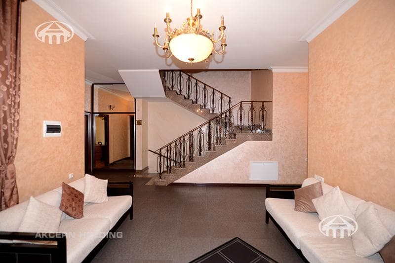 Особняк · 9 комн. · 650 м² · Аджапняк