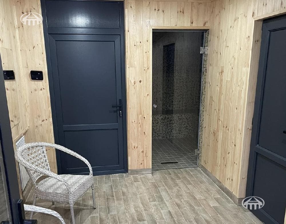 Mansion · 3 rooms · 460 m² · Avan