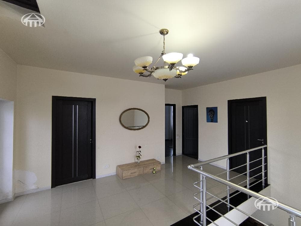 Mansion · 4 rooms · 177 m² · Avan