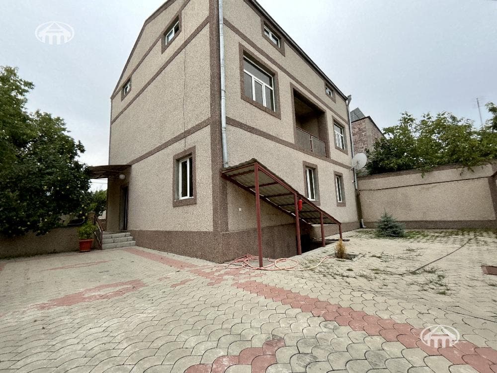 Особняк · 5 комн. · 324 м² · Джрвеж