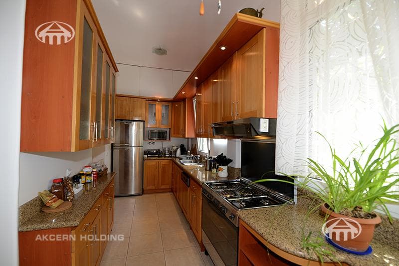 Apartment · 5 rooms · 270 m² · Kentron