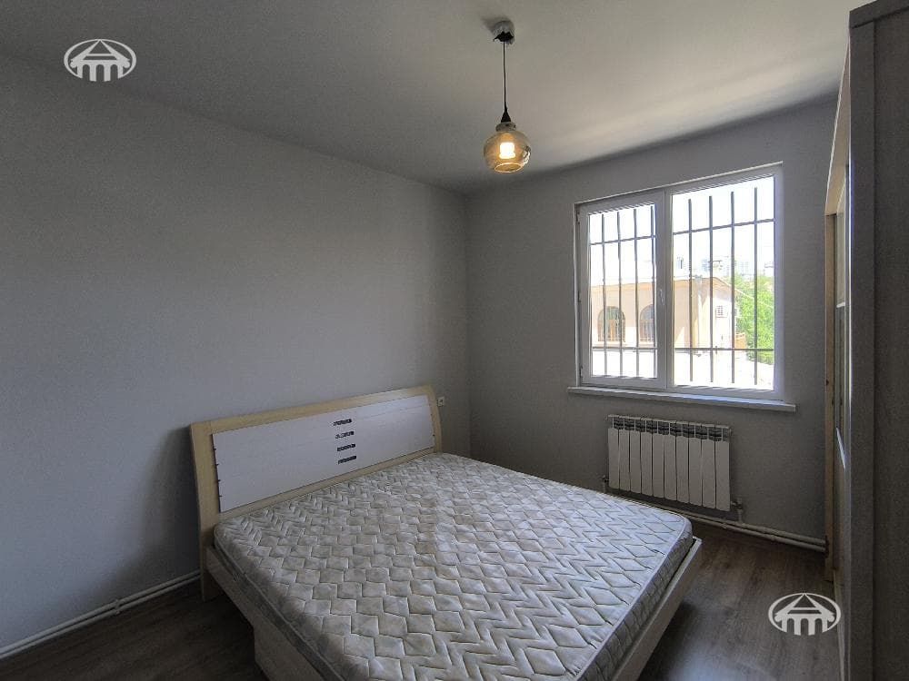 House · 4 rooms · 115 m² · Kentron