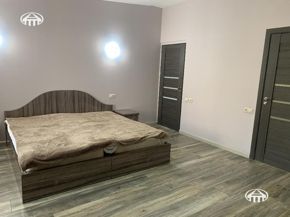 Дом · 8 комн. · 401 м² · Арабкир