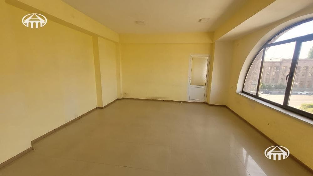 Գրասենյակ · 876 մ² · Գյումրի