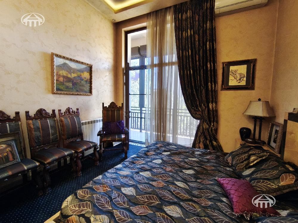 Apartment · 4 rooms · 210 m² · Kentron