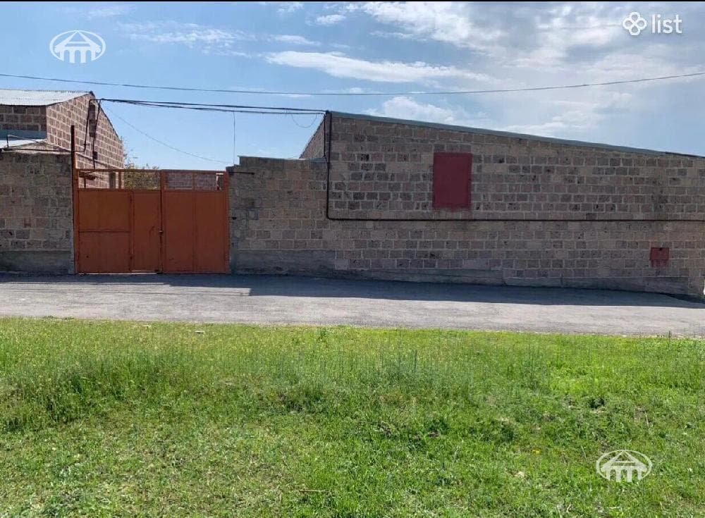 Առանձնատուն · 4 սեն. · 228 մ² · Եղվարդ