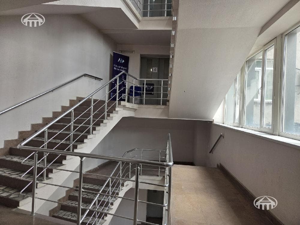 Office · 107 m² · Kentron