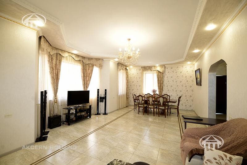 Mansion · 5 rooms · 330 m² · v. Arinj