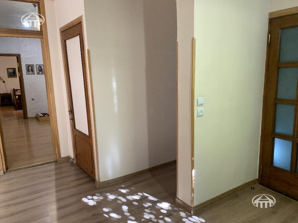 House · 3 rooms · 316 m² · Kentron