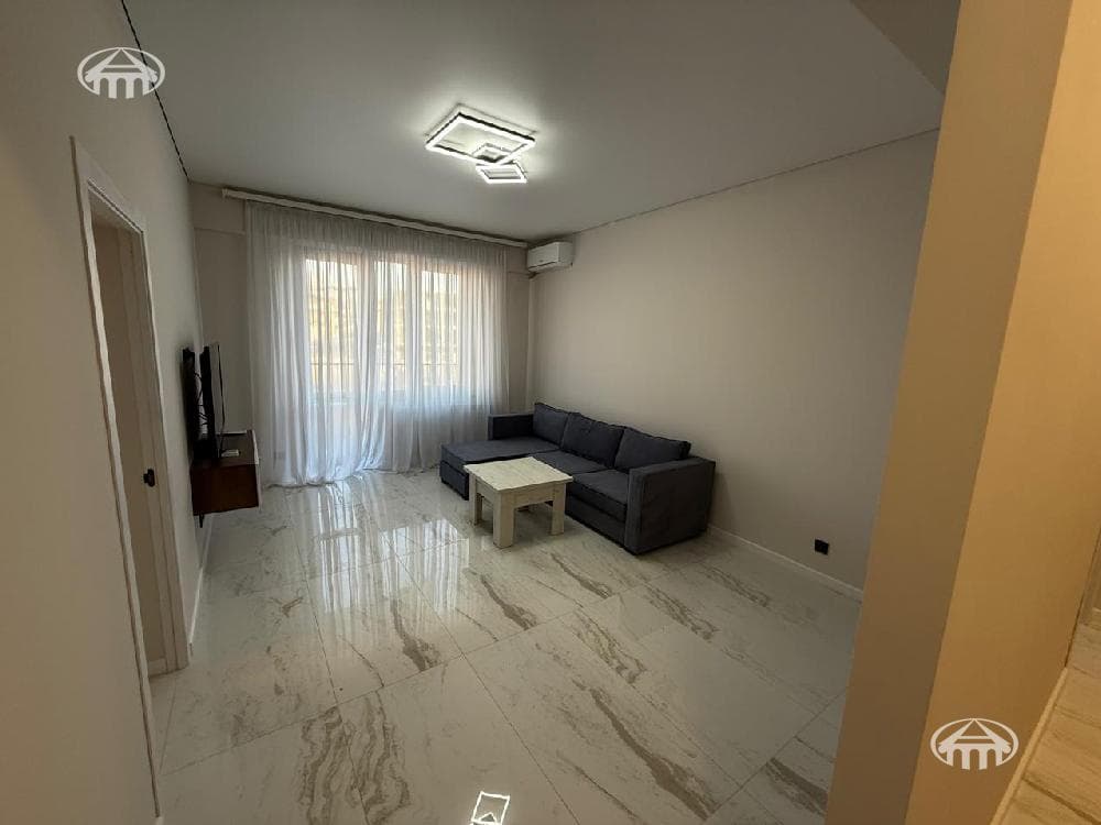 Apartment · 2 rooms · 72 m² · Kentron
