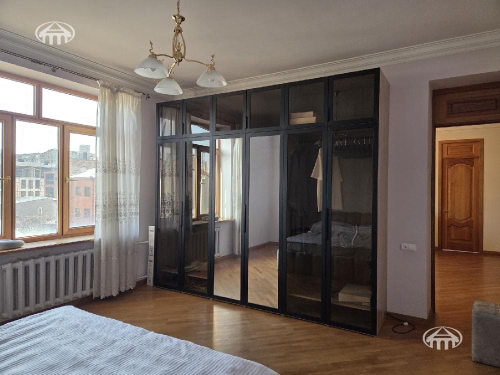 Дом · 6 комн. · 540 м² · Арабкир