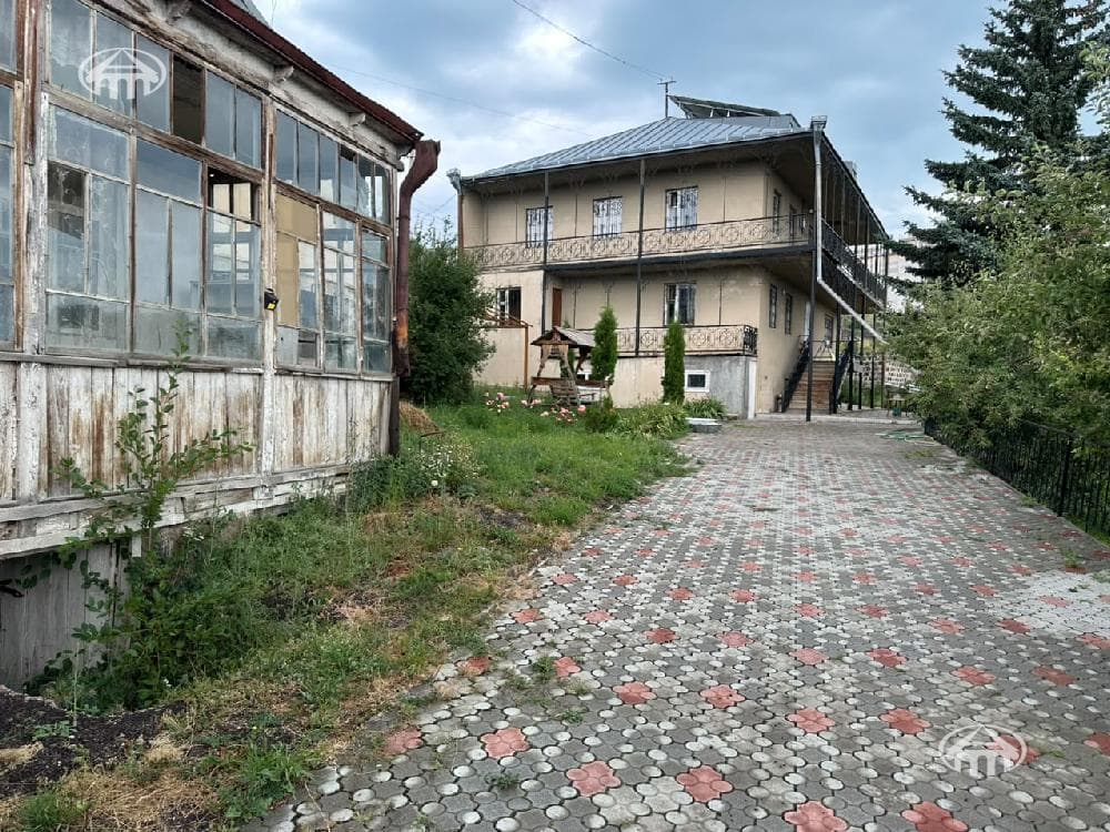 Особняк · 8 комн. · 460 м² · Севан