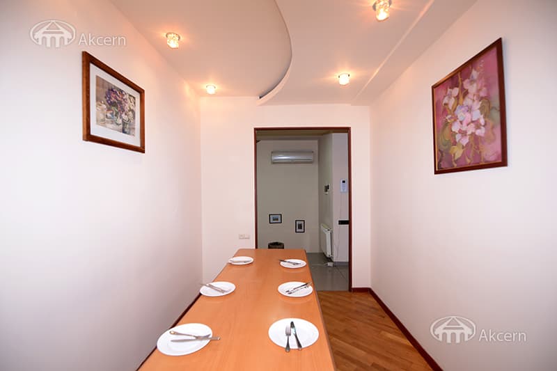 Հյուրանոց · 240 մ² · Կենտրոն