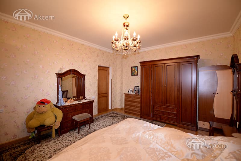 Mansion · 5 rooms · 372 m² · v. Arinj