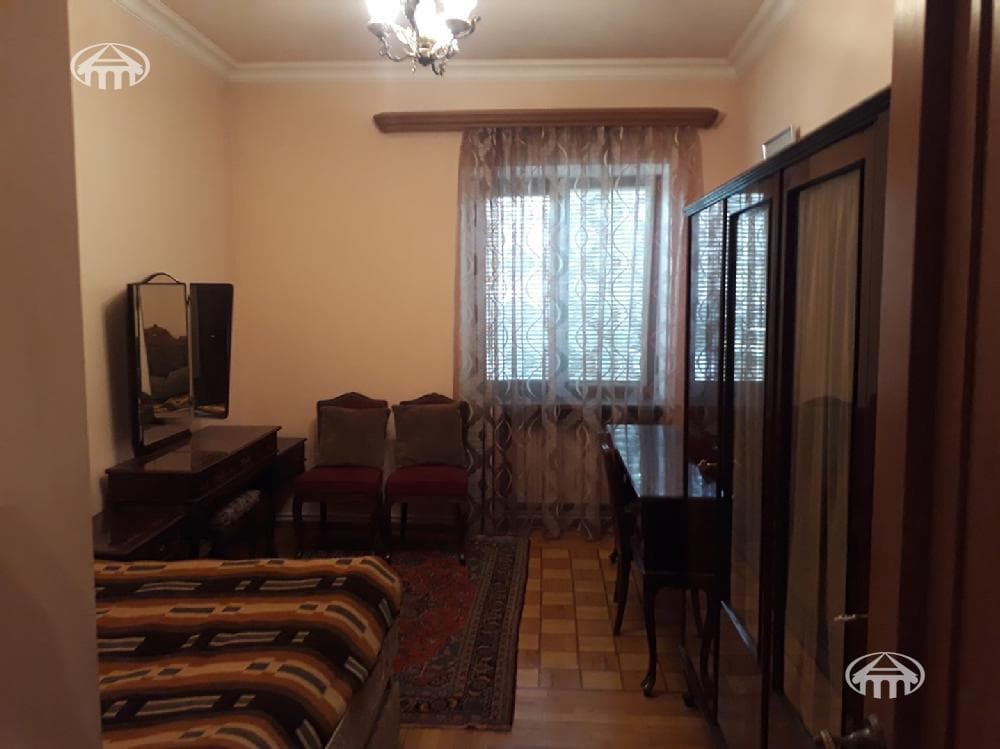 Առանձնատուն · 6 սեն. · 498 մ² · Քանաքեռ-Զեյթուն
