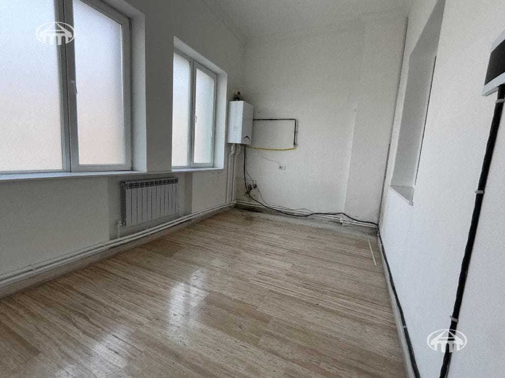 Hotel · 9 rooms · 956 m² · Kentron
