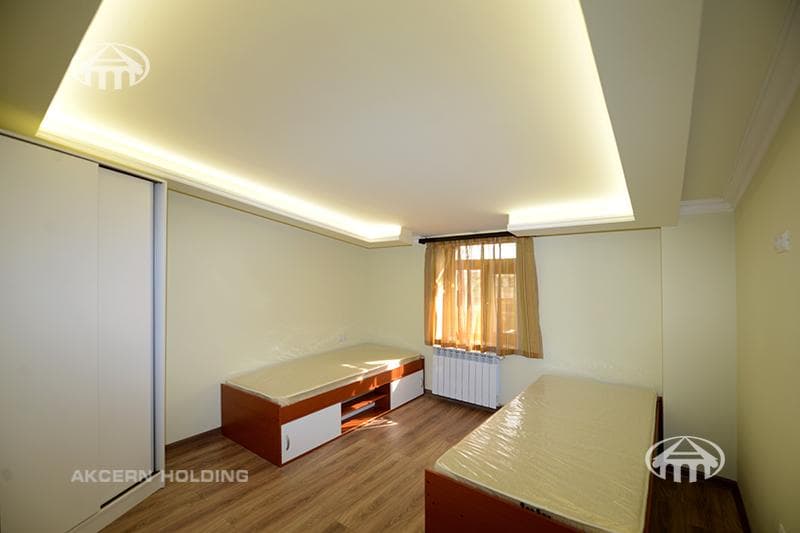 House · 6 rooms · 210 m² · Arabkir