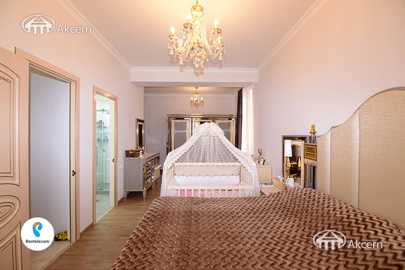 Дом · 5 комн. · 290 м² · Аван