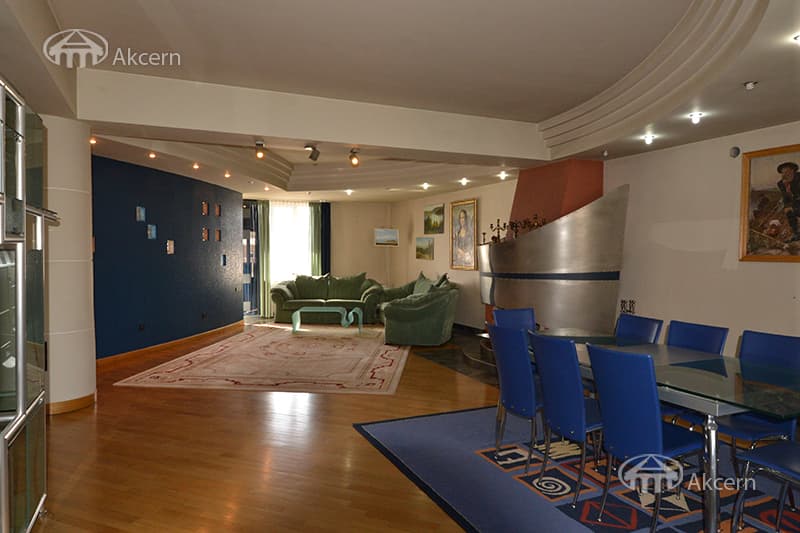 Квартира · 6 комн. · 266 м² · Кентрон