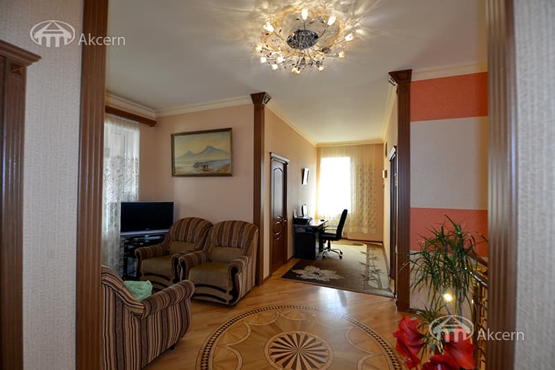 Особняк · 6 комн. · 349 м² · Аджапняк