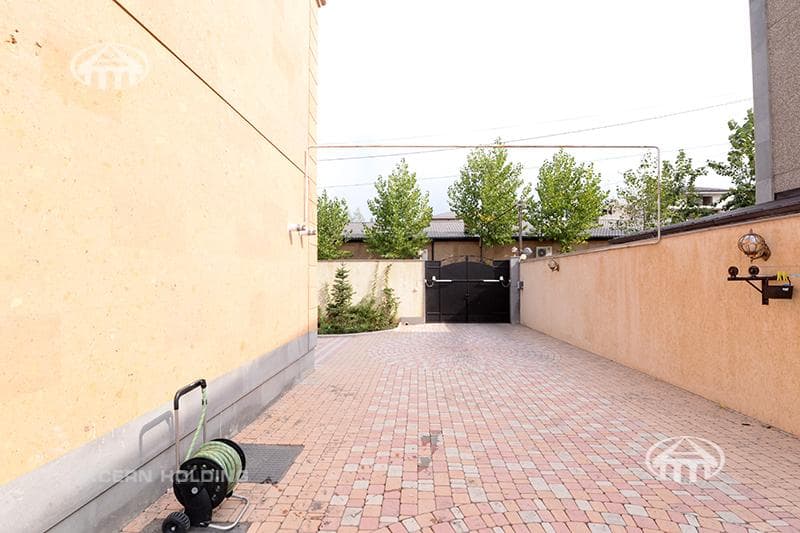 Mansion · 5 rooms · 290 m² · Avan