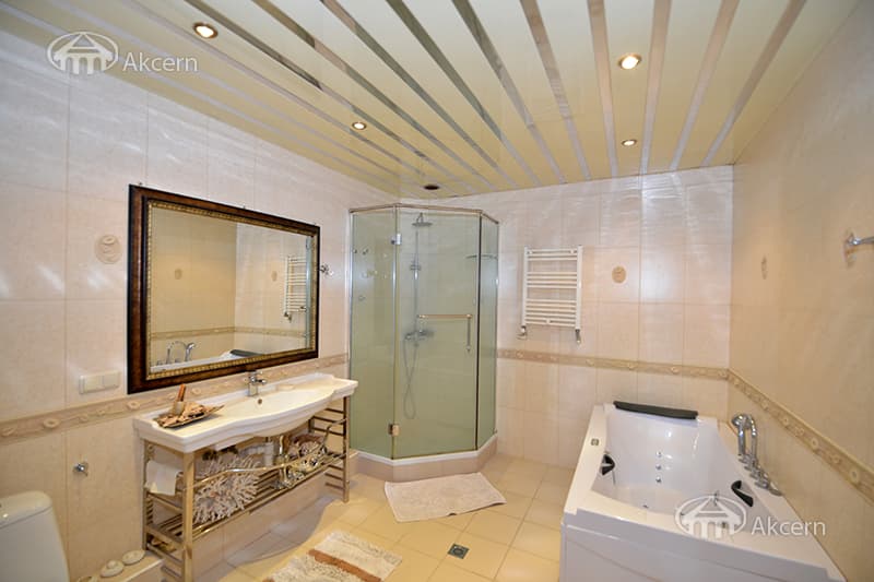 Квартира · 4 комн. · 173 м² · Кентрон